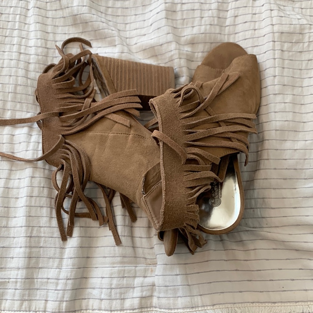 Brown heels with leather fringe
